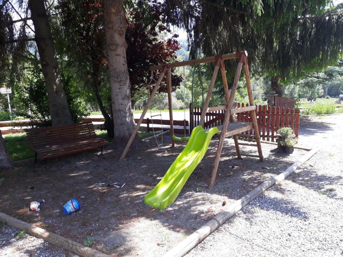 אנסל Lamour מראה חיצוני תמונה